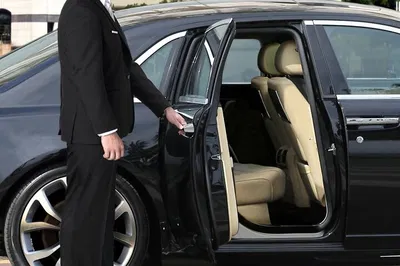 Stress-Free Riviera Travel: Private Transfer from Nice to St Tropez