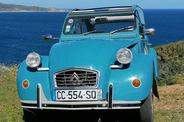 Argelès-sur-Mer 2CV Adventure: A Quirky, Commented Coastal Tour