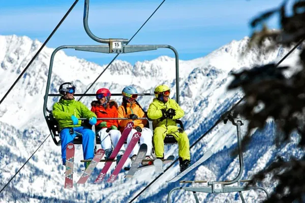 Banff Ski Bliss: Premium Rentals Delivered to Your Door!