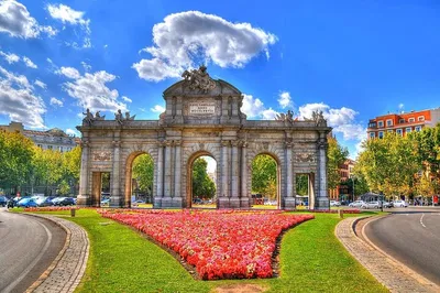 Madrid in a Flash: Private City Tour with Royal Palace Glimpse