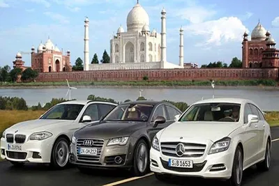 Luxury Taj Mahal Day Trip: Delhi to Agra by Premium Car