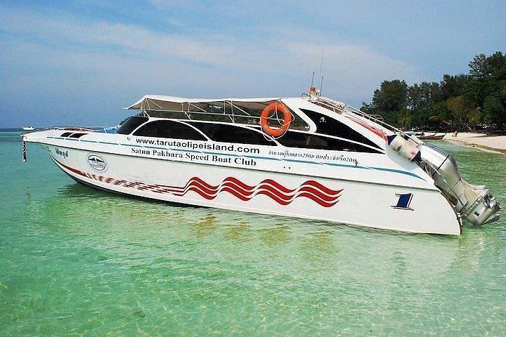 Island Hop with Ease: Koh Bulone to Langkawi Ferry