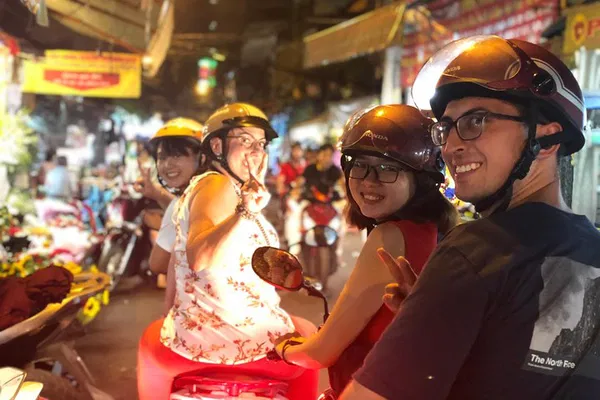 Unveiling Saigon's Soul: A Night Foodie Adventure by Scooter!