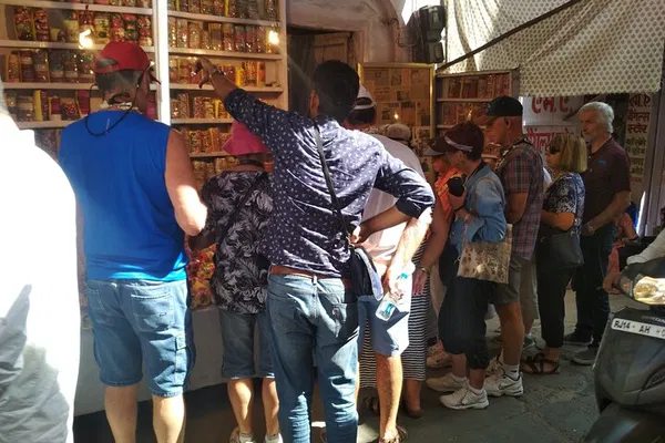 Unveiling Jaipur: A Heritage Walk Through Artisans, Bazaars & Culinary Delights