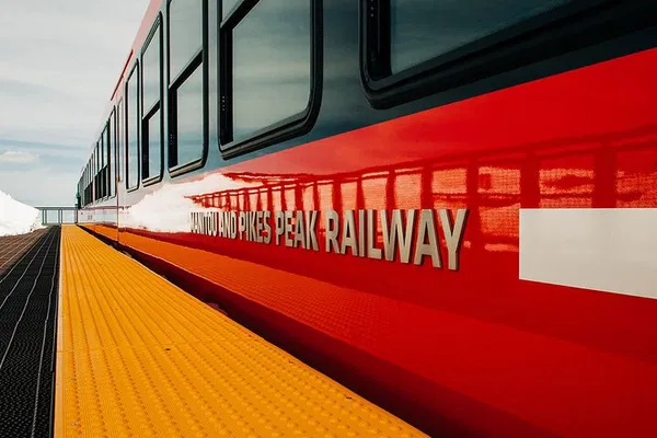 Pikes Peak & Garden of Gods: Train & Park Tour