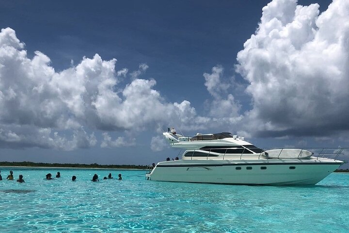 Tulum Yacht Tour: Snorkel, Party & Lunch!