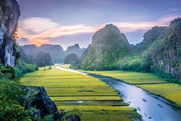 Ninh Binh's Luxury Escape: A Full-Day Adventure from Hanoi