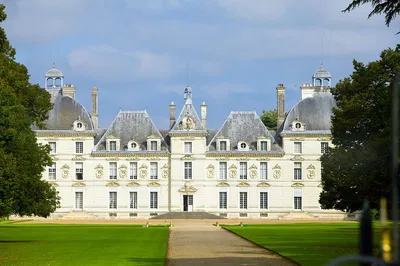 Loire Valley Fairytale: Design Your Dream Castle Day Trip from Paris