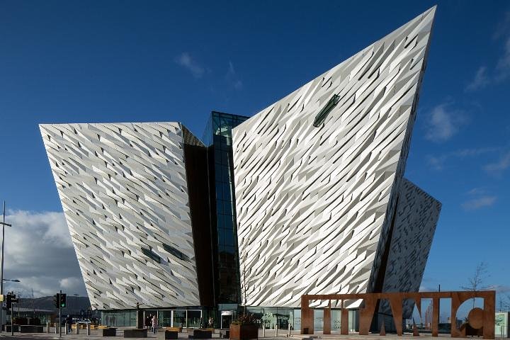 Giant's Causeway & Titanic: Belfast Day Trip