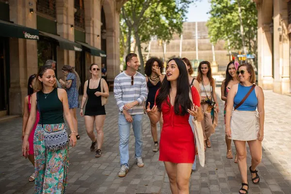 Barcelona Art Legends: Walking Tour of Hidden Gems