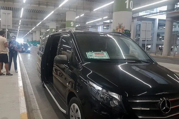 Stress-Free Istanbul Arrival: Private Airport Transfer