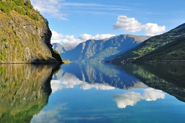 Norway's Nærøyfjord Tour: Cruise, Flåm & Stegastein View