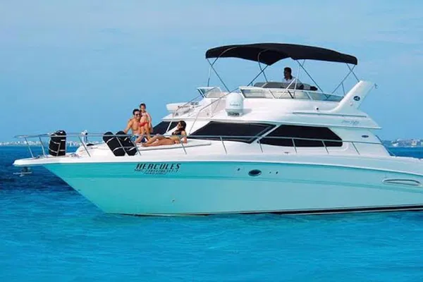 Cancun Private Yacht: Snorkel & Bay Cruise on 46ft SeaRay