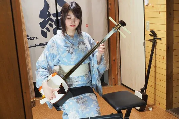 Kyoto Concerts: Traditional Instruments in Cozy Home