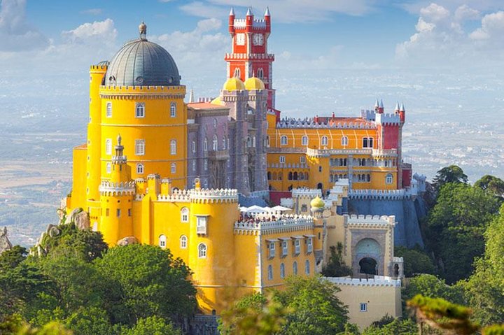 Discover Sintra's Splendor: A Personalized Journey Through Portugal's Garden of Eden
