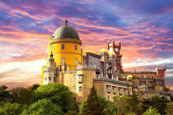 Discover Sintra's Secrets: A Personalized Palace & Coastal Tour