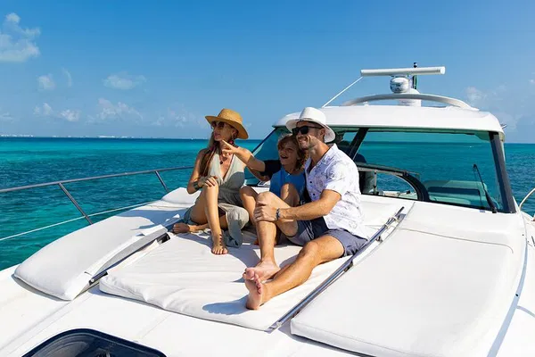 Luxury Yachting: Cancun's Premier Private Getaway