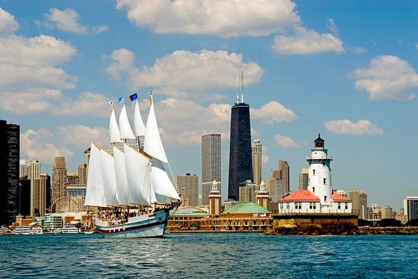 Chicago Tall Ship Windy: Skyline Sail on Lake Michigan