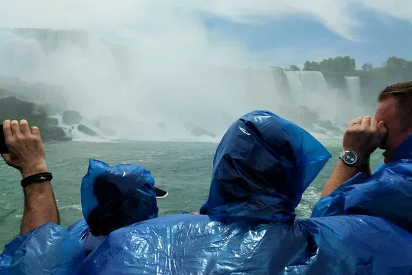 Niagara Falls 1-Day Tour: USA & Canada!