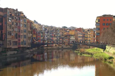 Girona & Dali Museum Tour: History, Art & Medieval Charm