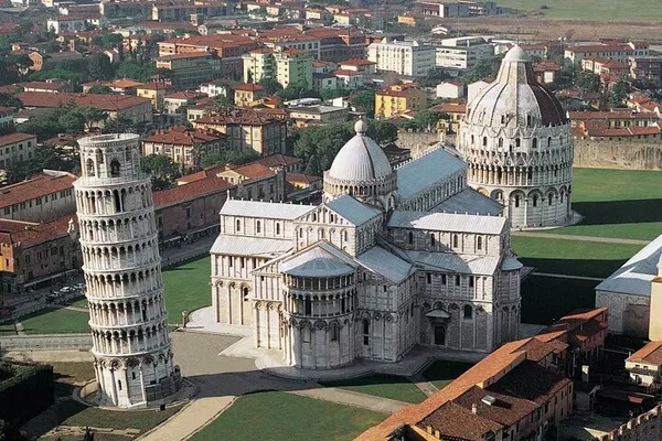 Pisa & Lucca: Private Tour with Leaning Tower Tickets