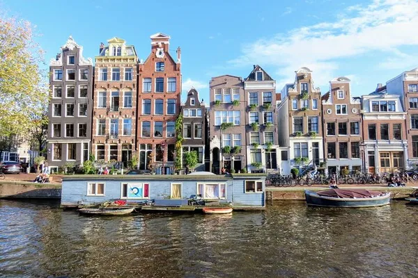 Amsterdam: Private Walking Tour with a Local Guide