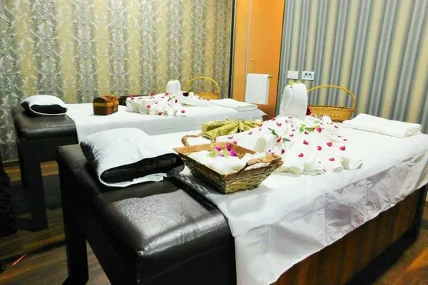 Thane Swedish Massage: Relax & Steam Near Viviana Mall