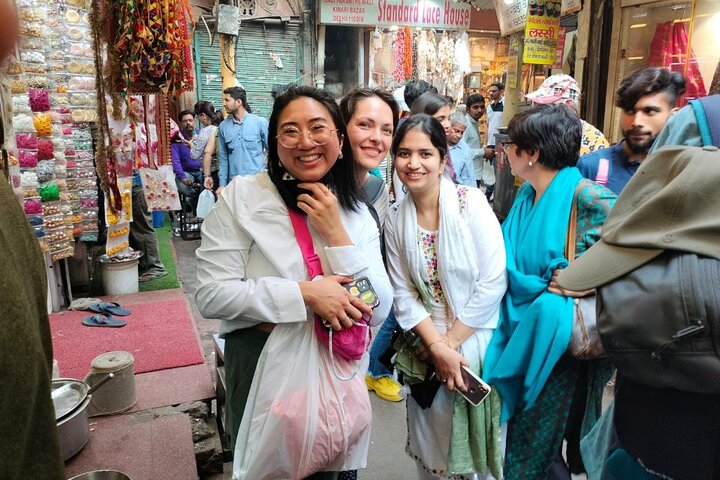 Delhi Shopping Spree: Tailored Tours with a Local Expert