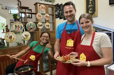 Discover Da Nang: A Culinary & Cultural Immersion!