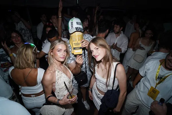 Istanbul Nightlife: Pub Crawl & Club Adventure