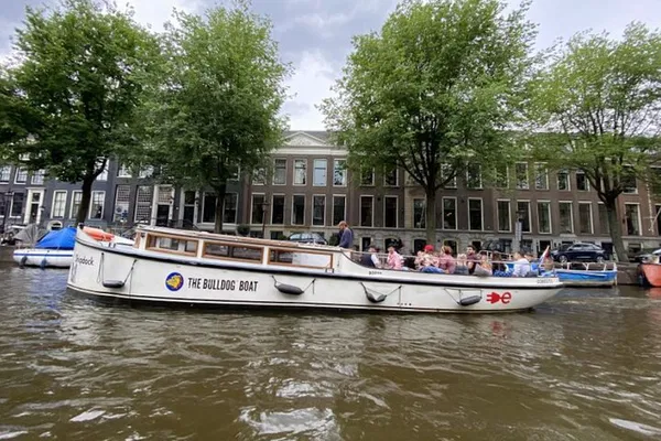 Amsterdam Smoke Cruise: Bulldog Boat Tour