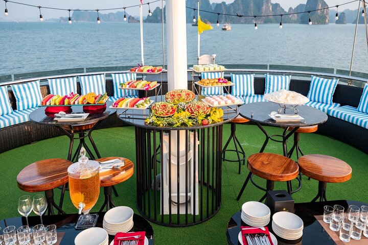 https://images.dyvarcity.com/experience-images/dyvarcity_7ca8932588735f676ebed71e6_ed.jpg