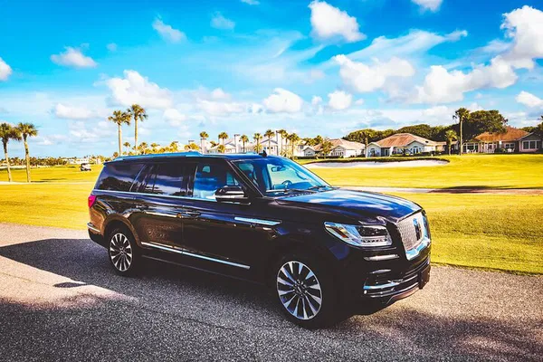 Luxury Ride: Jacksonville Airport to Ponte Vedra Resorts Private Car Experience