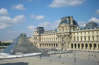 Discover Paris: A Whirlwind Private Tour with Seine River Cruise