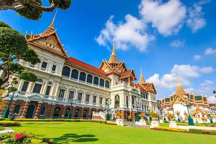 Bangkok Private Tour: See Temples, Markets & More!