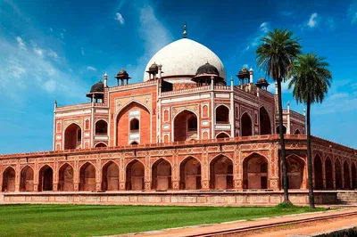 Unveiling Delhi: A Whirlwind Private Tour of Old and New City Wonders