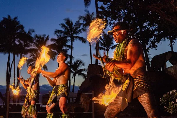 Maui Wailele Luau: Fire Show & Dinner on Kaanapali Beach