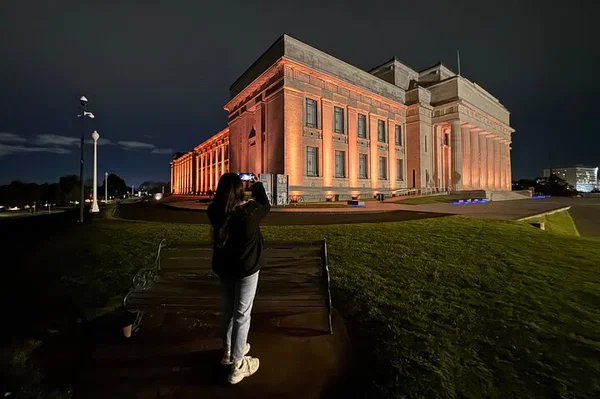 Auckland After Dark: Sky Tower, Bridge & Museum Private Night Tour