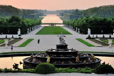 Unveiling French Royalty: Private Mercedes Tour to Fontainebleau, Versailles & Trianon