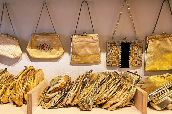 Amsterdam's Vintage Vogue: A Personalized Fashion Shopping Tour