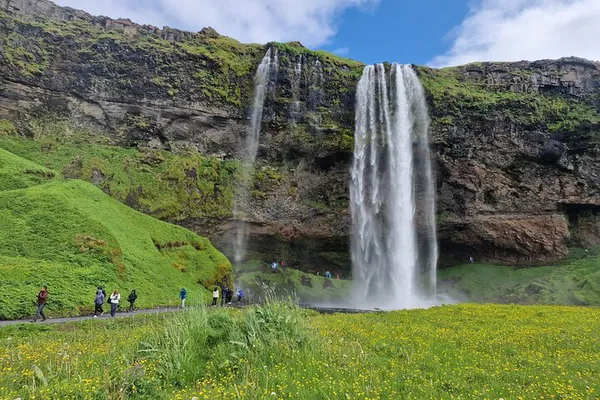 South Iceland Tour: Glaciers, Beaches & Waterfalls