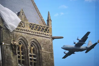 Normandy D-Day Sites: A Moving Private Tour from Paris