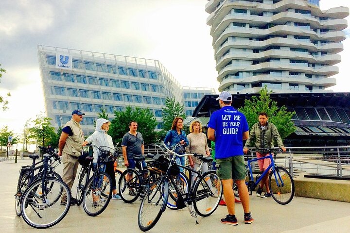 Hamburg on Two Wheels: Uncover the City's Charm with a Bike Tour!