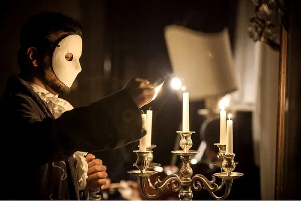 Step into Opera: Musica a Palazzo's Venetian Traveling Spectacle