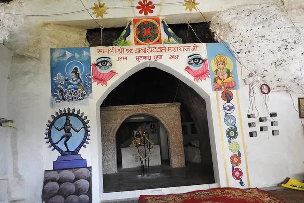 Rishikesh Sacred Tour: Ashrams, Caves & Ganges Vibes