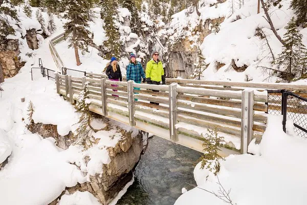 Ice Walk: Marble & Johnston Canyon Tour