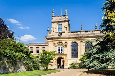 Oxford's Historical Charms: A Personalized 3-Hour Walking Adventure