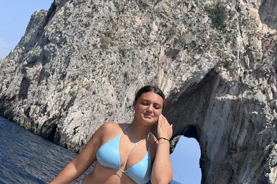 Discover Capri's Splendor: Semi-Private Boat Tour & City Visit from Positano