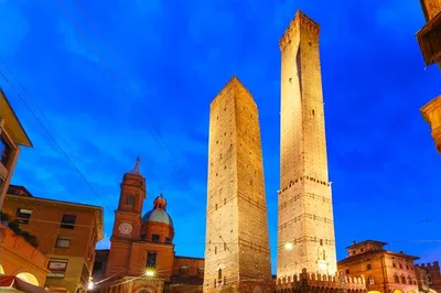 Bologna's Enchanting Moonlight: A Private Night City Tour
