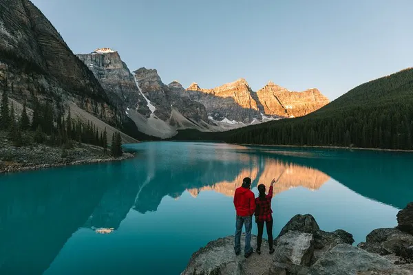 Moraine Lake Sunrise & Lake Louise: Award-Winning Tour